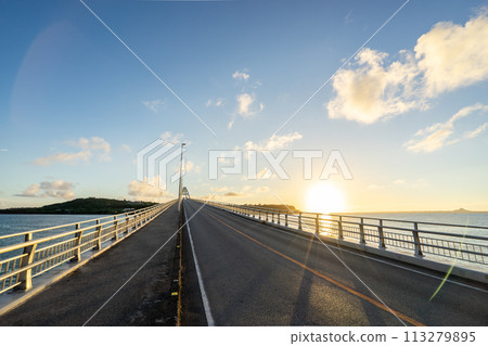 [沖繩縣]瀨底島的夏日傍晚 113279895