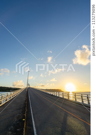 [Okinawa Prefecture] Sesoko Island on a summer evening 113279896