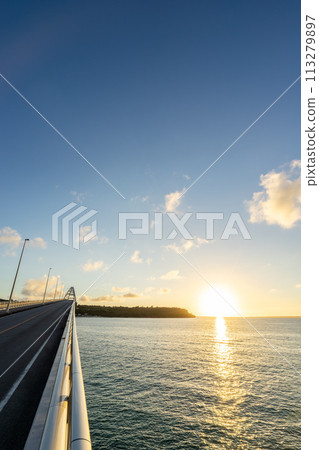 [Okinawa Prefecture] Sesoko Island on a summer evening 113279897
