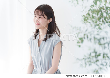 A smiling middle woman 113280316