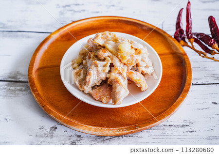 Salt and garlic flavored chicken skirt steak 113280680