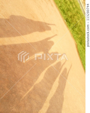 Five figures 113280744