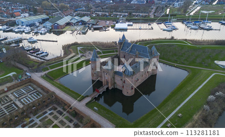 Beautiful view from above of Muiderslot Castle. One of the best preserved and restored medieval castles in the modern Netherlands. Located in Muiden. 113281181