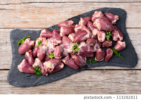 Raw chicken giblets hearts , meat background 113282811