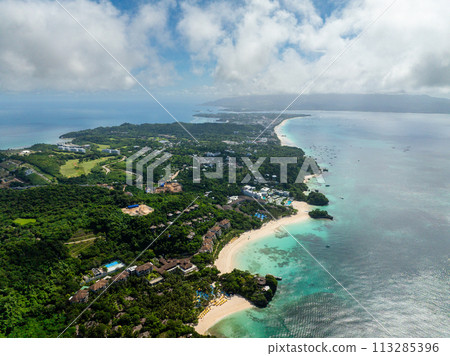 Tropical white sands in beach resorts in Boracay with clear turquoise sea water. Philippines. 113285396
