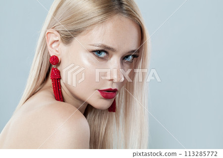 Stylish fashion female model with long blonde hairstyle and shiny fresh skin  113285772