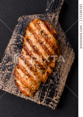 Delicious fresh grilled chicken fillet with spices and herbs 113286385