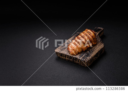 Delicious fresh grilled chicken fillet with spices and herbs 113286386