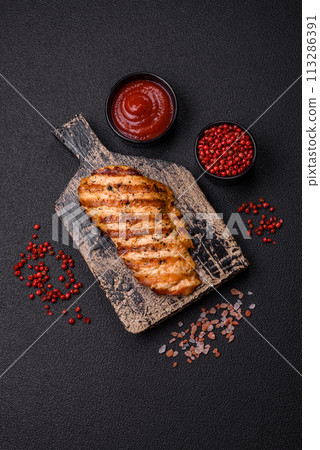 Delicious fresh grilled chicken fillet with spices and herbs 113286391