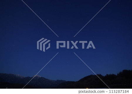 A great spring curve above the Southern Alps 113287184