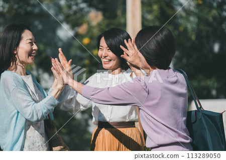 female, females, lady 113289050