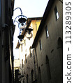 意大利/佛羅倫薩 後巷街道和路燈 113289305