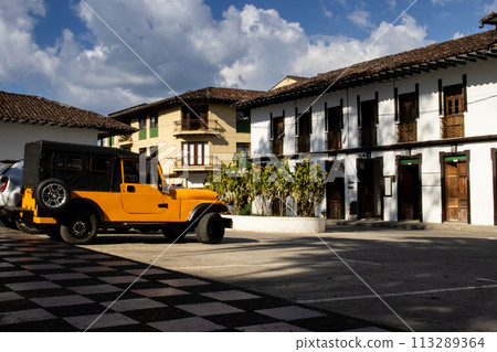 Beautiful street of the heritage town of Salamina located at the Caldas department in Colombia. Colorful yipao. 113289364