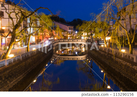 Evening view of Kinosaki Onsen - View from Atago Bridge towards Yanagiyu Bridge - (Hyogo Prefecture - Kinosaki Onsen) 113290156