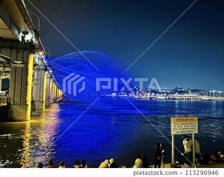 Seoul Tourist Attraction Moonlight Rainbow Fountain Seoul Tourist Attraction Moonlight Rainbow Fountain 113290946