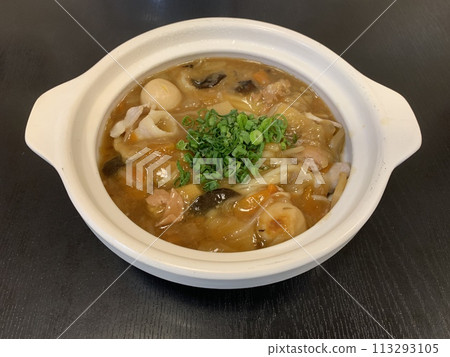 Ginger pork with thickened sauce, udon noodles, clay pot Ginger pork with thickened sauce, udon noodles, clay pot 113293105