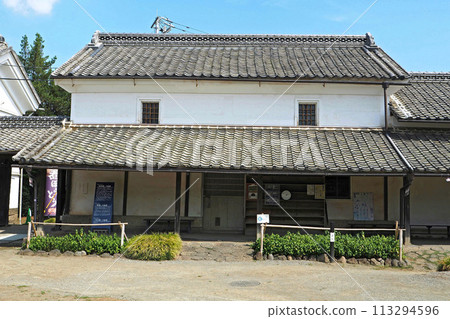 The storehouse in the Nakanoya house of the former Shibusawa residence [Fukaya City, Saitama Prefecture] 113294596