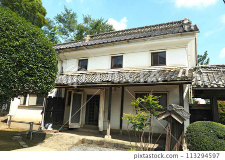 The storehouse in the Nakanoya house of the former Shibusawa residence [Fukaya City, Saitama Prefecture] 113294597