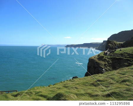 從北愛爾蘭巨人堤道看到的海岸線 113295898