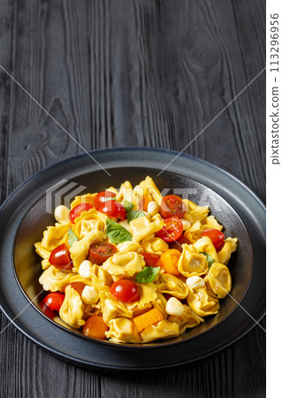 tortellini salad with tomatoes, mozzarella in bowl 113296956