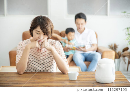 Housewife loneliness worries 113297193