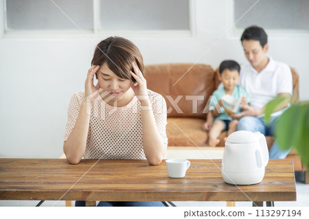 Housewife loneliness worries 113297194