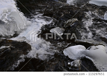 Winter in Kitakaruizawa, Asama Falls, and ice formations downstream of Uodome Falls 113297651