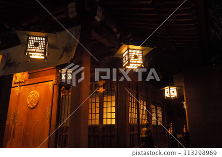 Old shrine at night, night view, Kanagawa Prefecture 113298969