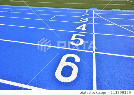 田徑跑道 田徑跑道 運動員 運動員體育場 運動形象風光 田徑跑道 田徑跑道 運動員 運動員體育場 運動形象風光 113299339