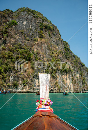 Beautiful longboat scenery Beautiful longboat scenery 113299611