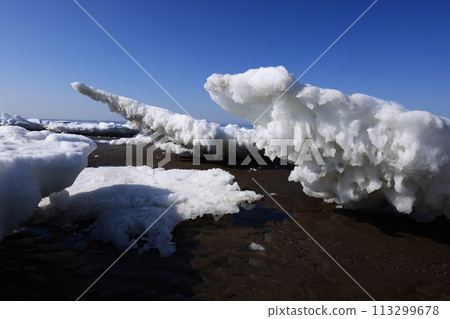 Remaining ice on Ikushina Coast, Hokkaido 113299678