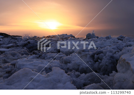 Sunset over the Sea of Okhotsk in Hokkaido Sunset over the Sea of Okhotsk in Hokkaido 113299740