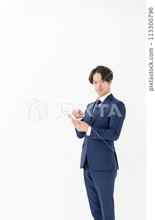 Business man vertical 113300796