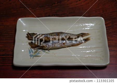 Grilled fish (shishamo) 113301105