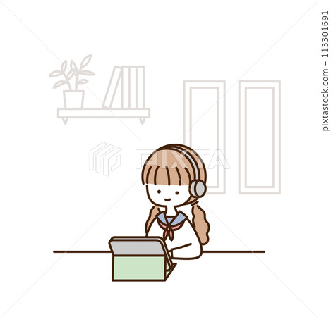 使用平板電腦和耳機觀看影片的高中女孩 113301691