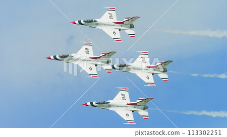 U.S. Air Force aerobatic team “Thunderbirds” Diamond formation U.S. Air Force aerobatic team “Thunderbirds” Diamond formation 113302251