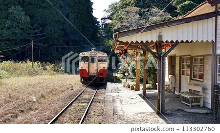 在小湊鐵道月島車站停靠的列車 113302760