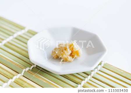 Grated ginger 113303430