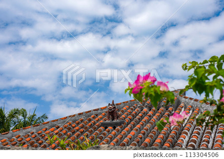 Okinawa Prefecture, Taketomi Island, Ryukyu red tile roof and Shisa Okinawa Prefecture, Taketomi Island, Ryukyu red tile roof and Shisa 113304506