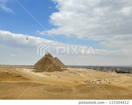Egyptian pyramid 113304812