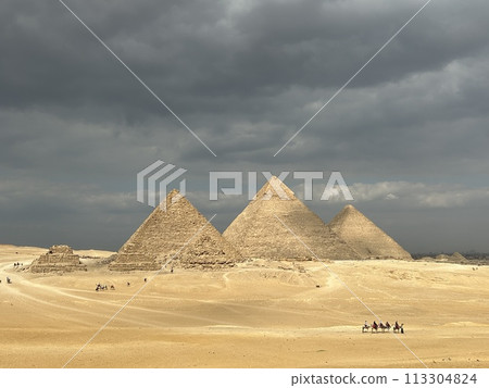 Egyptian pyramid 113304824