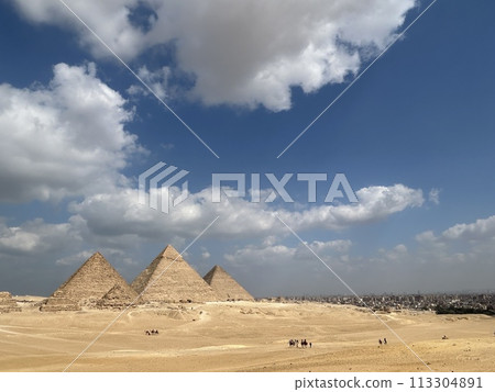 Egyptian pyramid 113304891