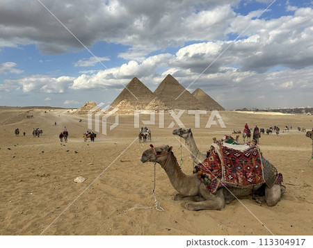 Egyptian pyramid 113304917