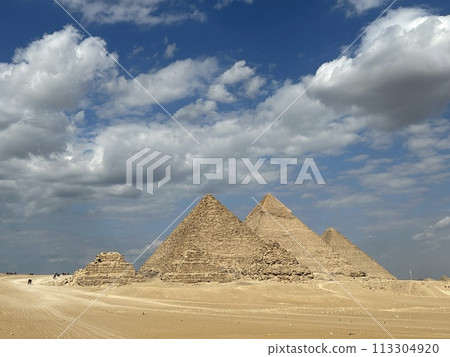 Egyptian pyramid 113304920