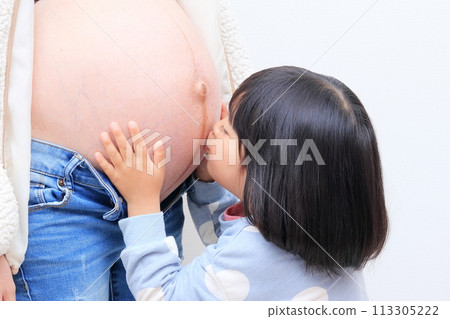 Pregnant woman and 3-year-old girl 113305222
