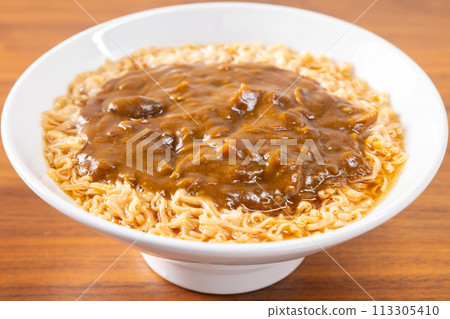 Delicious curry ramen 113305410