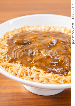 Delicious curry ramen 113305414
