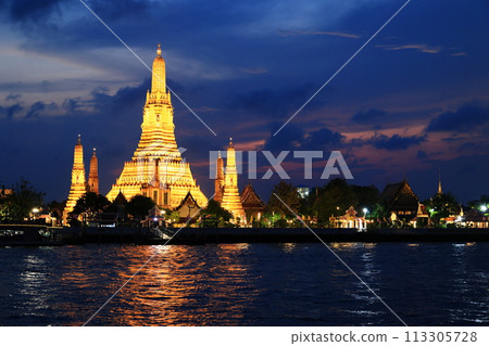 Pagoda waiting for the sunrise 113305728
