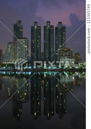 等待日出的寶塔 113305749