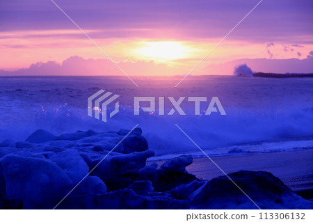 Hokkaido Saroma coast sunrise 113306132